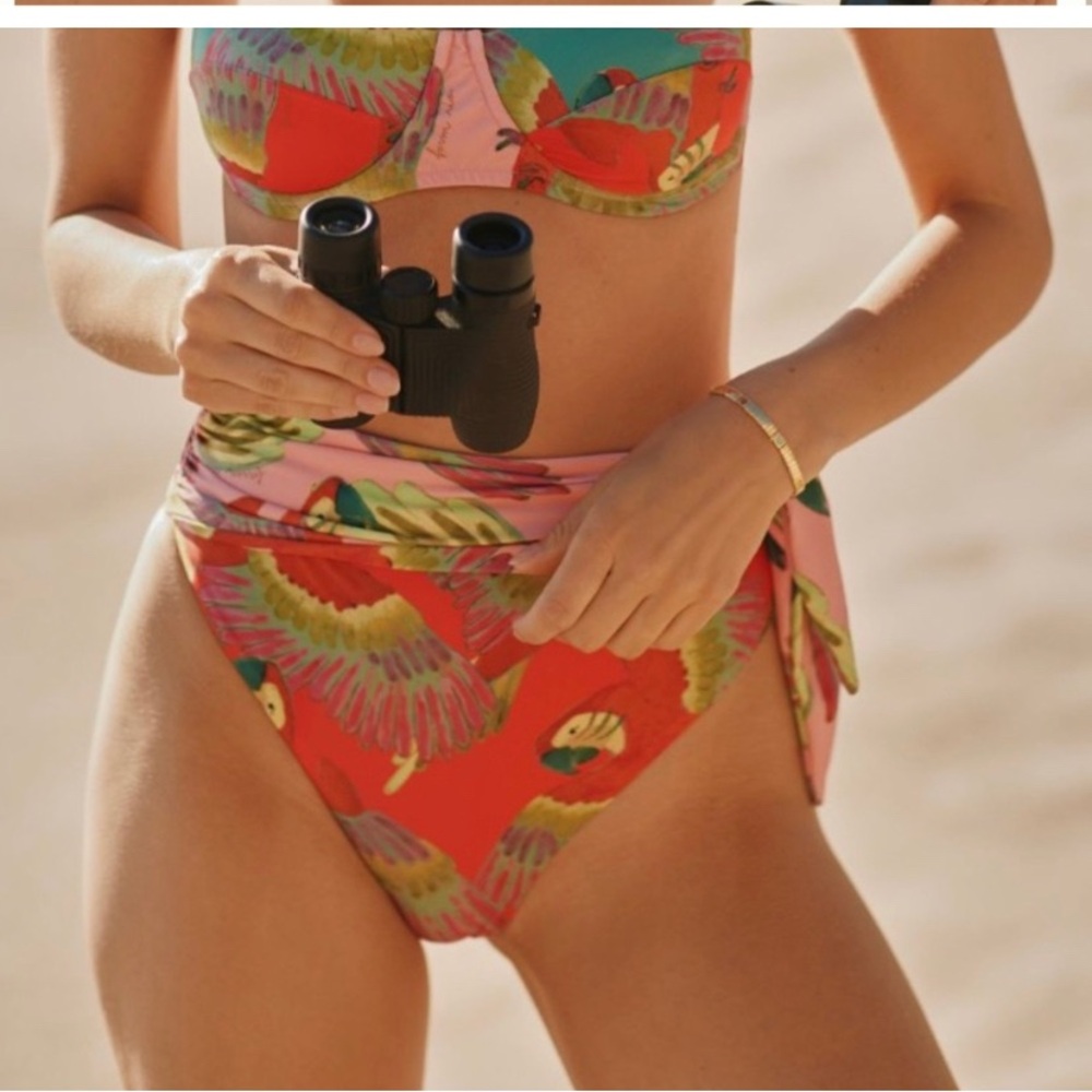 NWT Farm Rio Anthropologie parrot bikini set. Top is sz small bottom sz Large